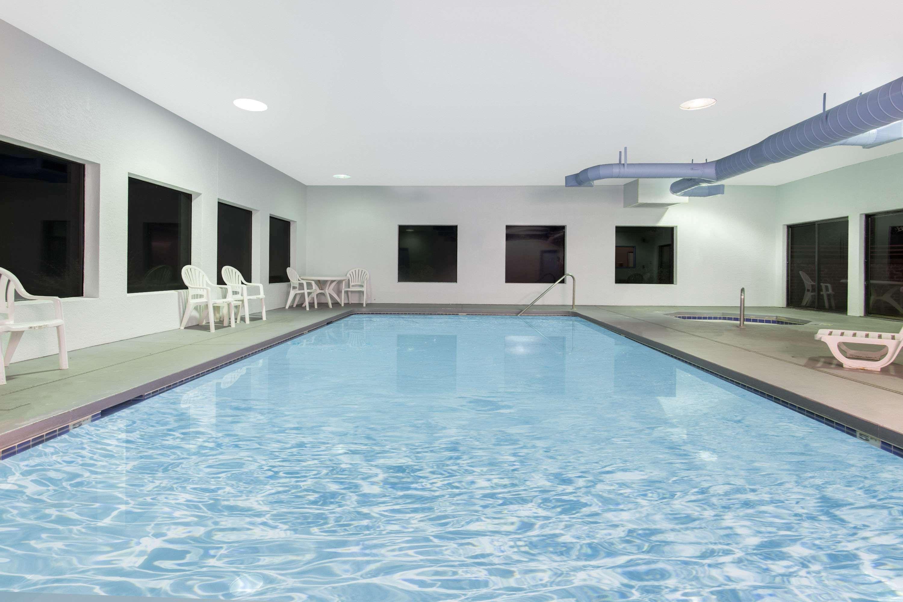Super 8 By Wyndham Lacey Olympia Area Bagian luar foto