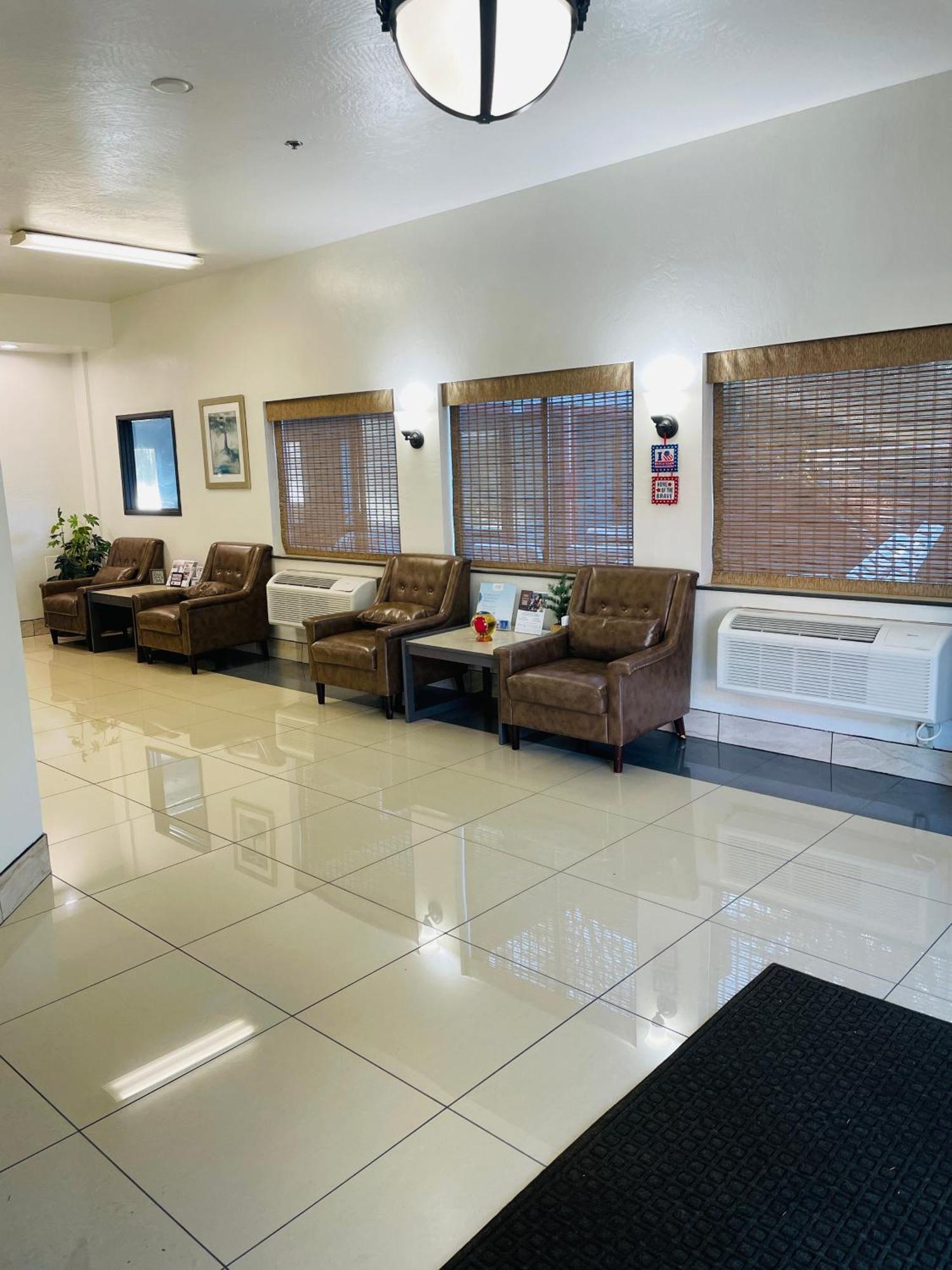 Super 8 By Wyndham Lacey Olympia Area Bagian luar foto