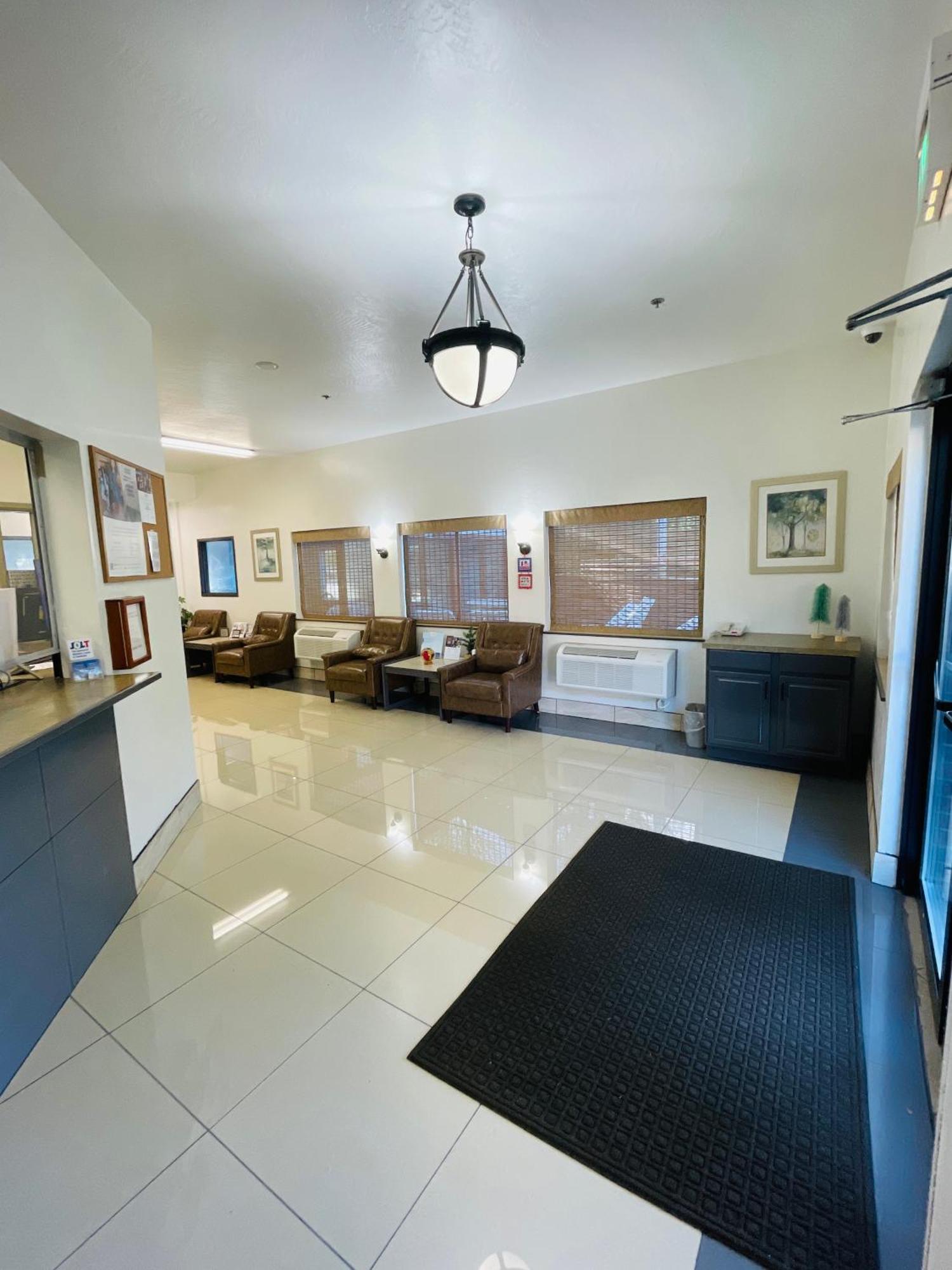 Super 8 By Wyndham Lacey Olympia Area Bagian luar foto