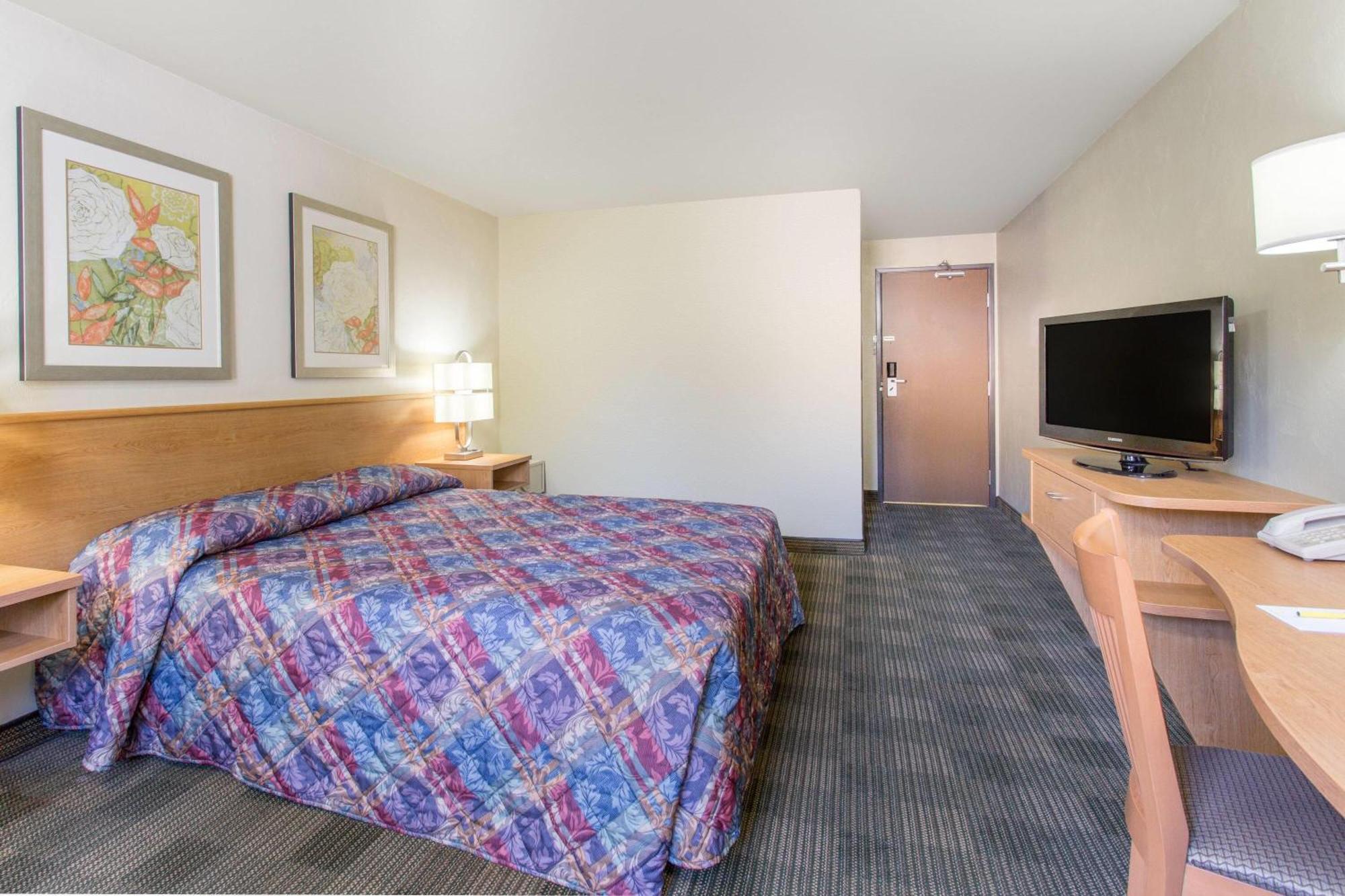 Super 8 By Wyndham Lacey Olympia Area Bagian luar foto