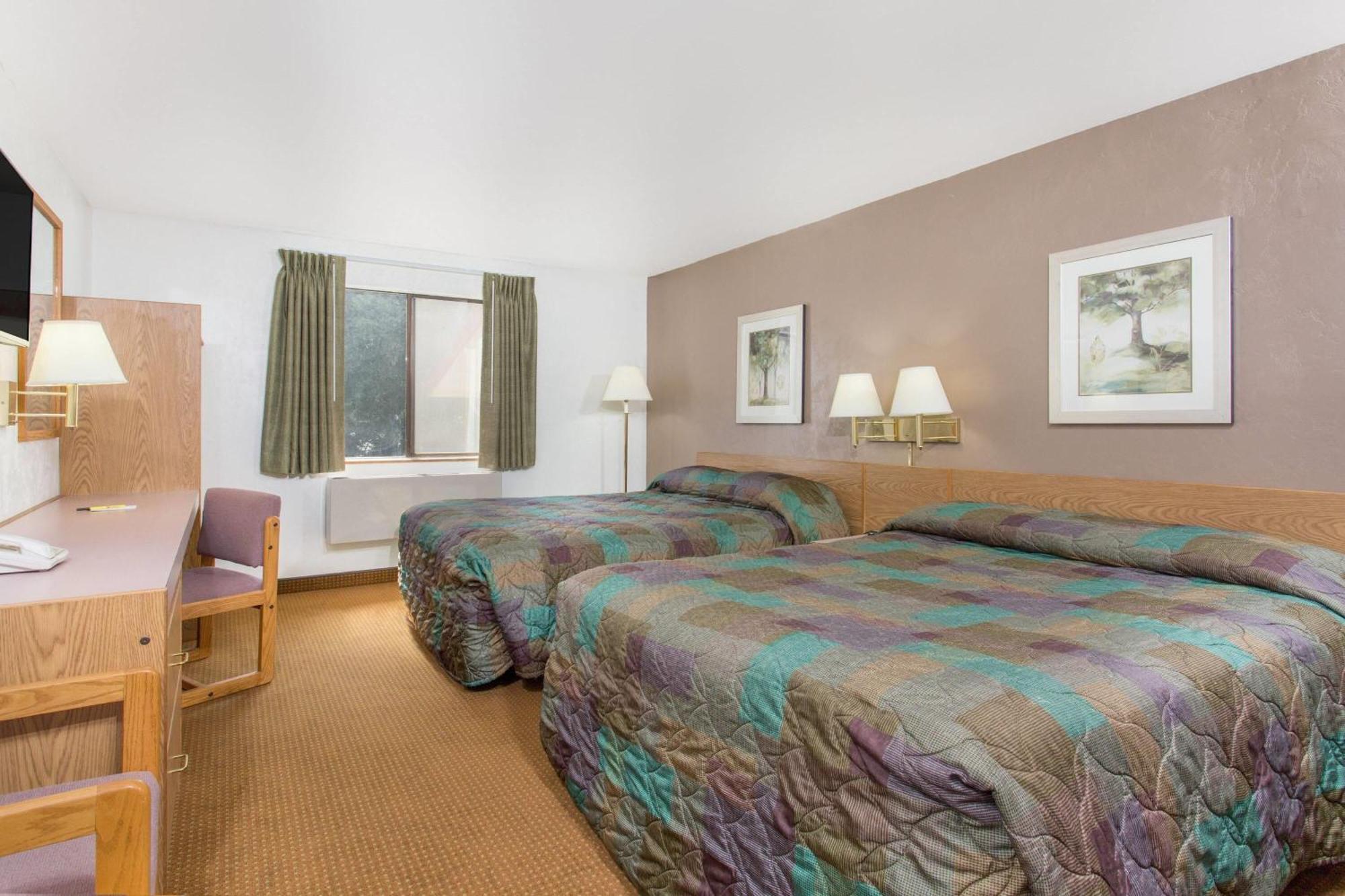 Super 8 By Wyndham Lacey Olympia Area Bagian luar foto