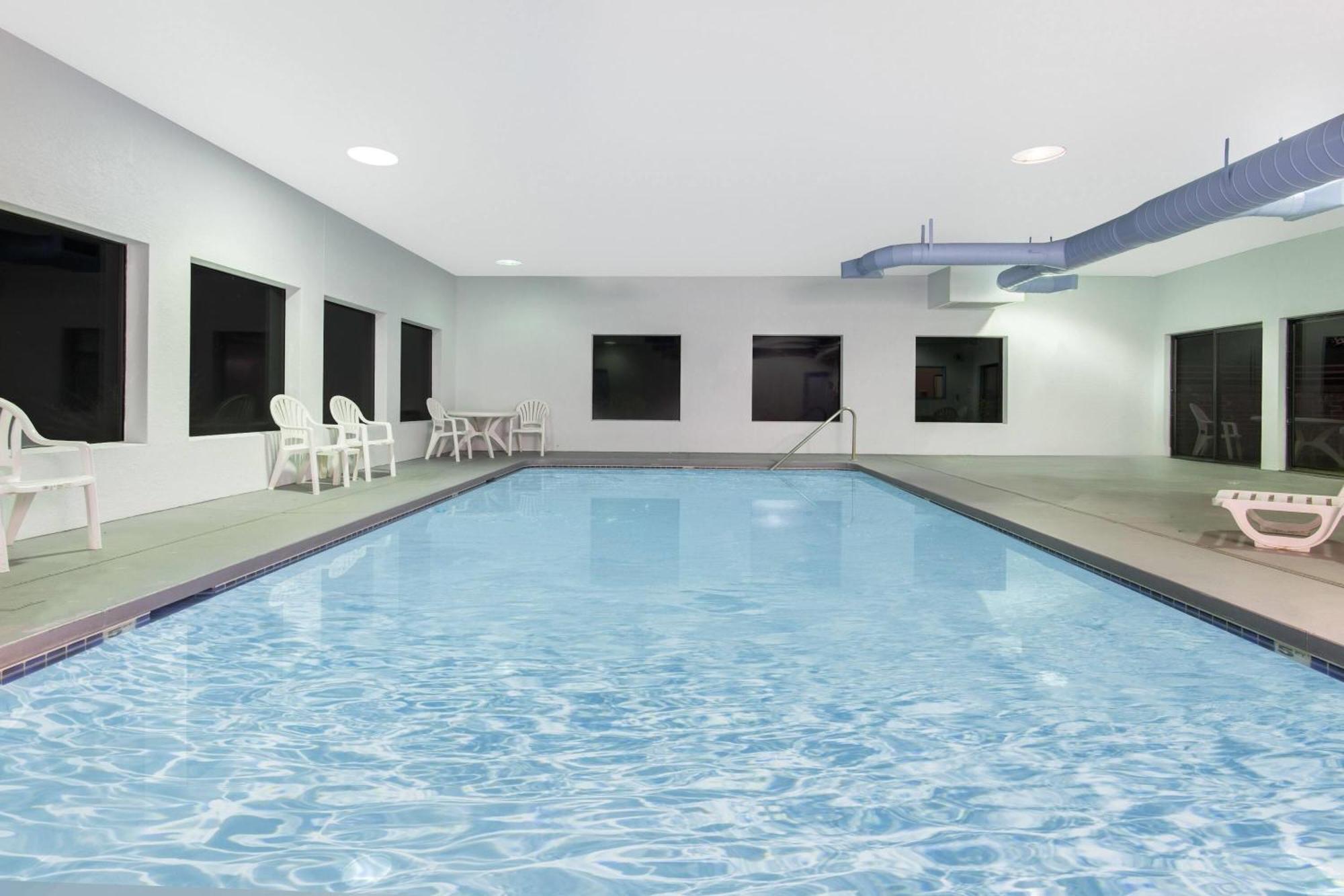 Super 8 By Wyndham Lacey Olympia Area Bagian luar foto