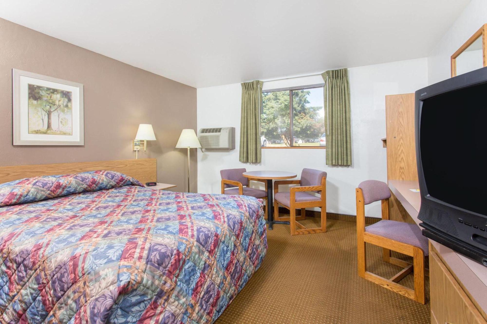 Super 8 By Wyndham Lacey Olympia Area Bagian luar foto