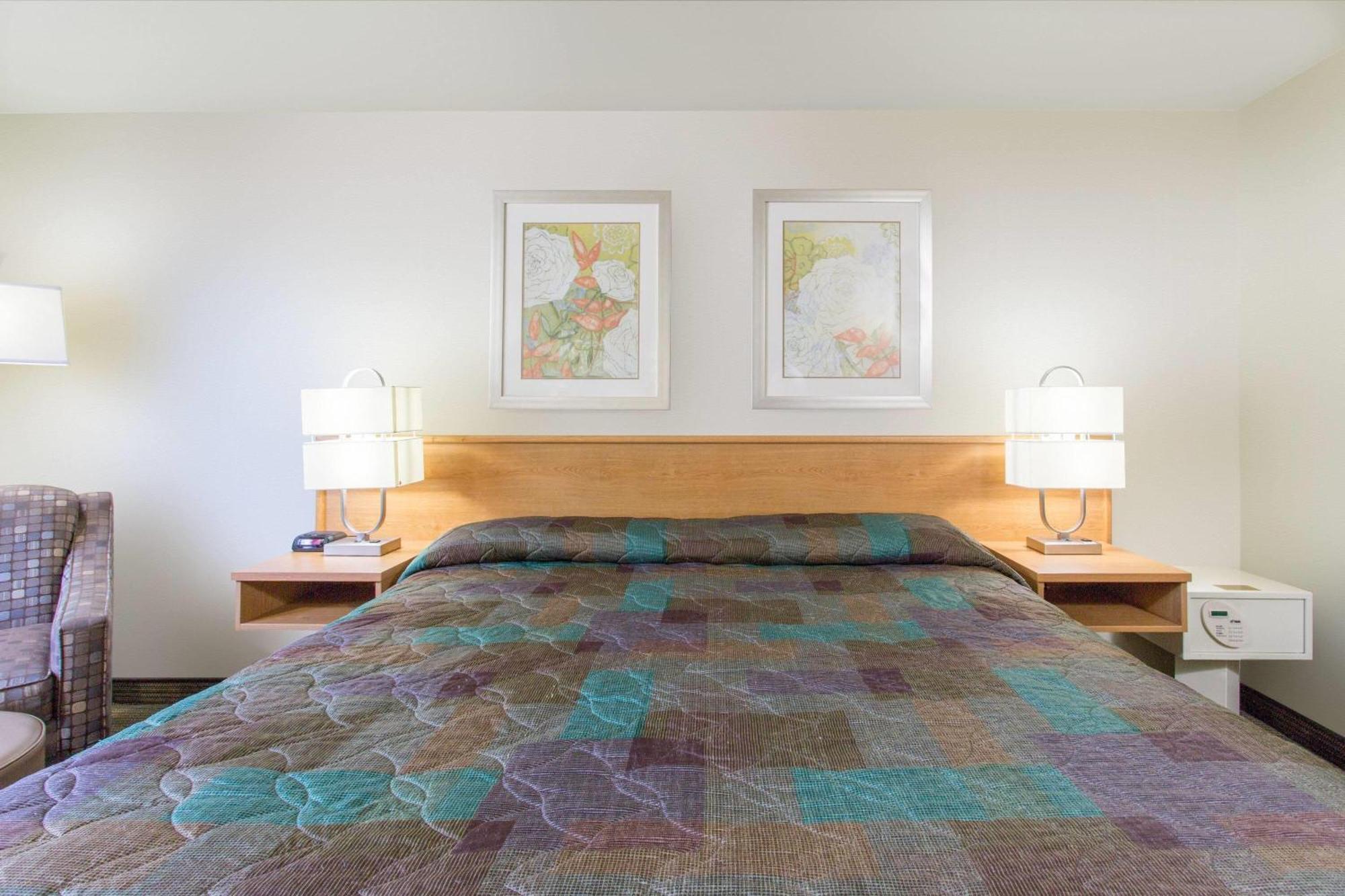 Super 8 By Wyndham Lacey Olympia Area Bagian luar foto