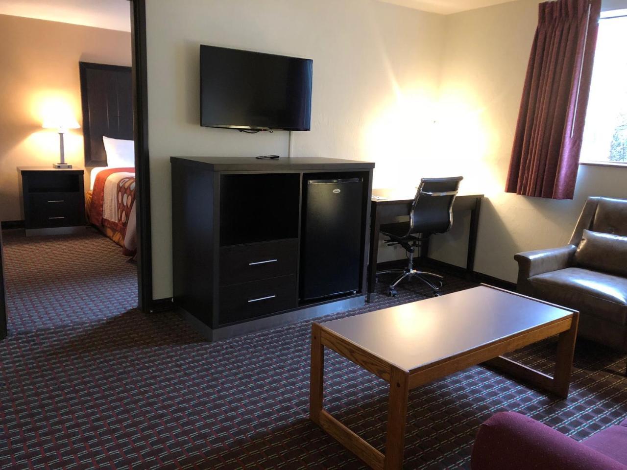 Super 8 By Wyndham Lacey Olympia Area Bagian luar foto