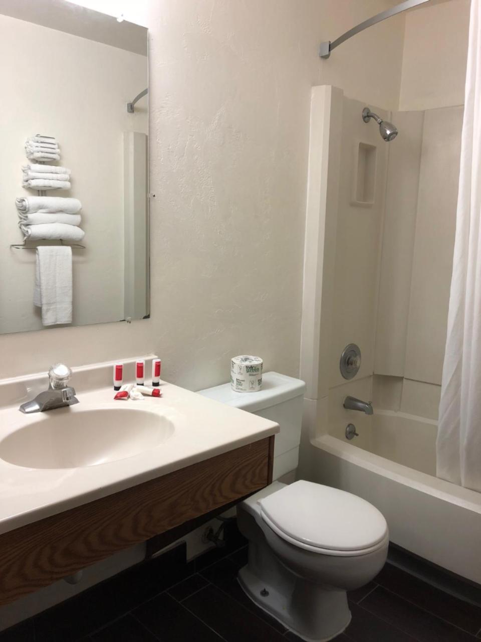 Super 8 By Wyndham Lacey Olympia Area Bagian luar foto